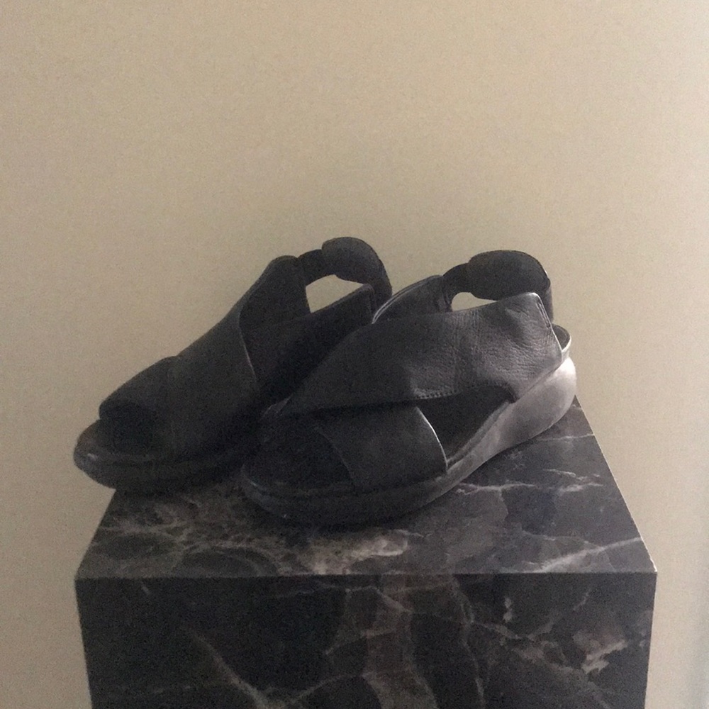 Camper  black leather balloon sandals